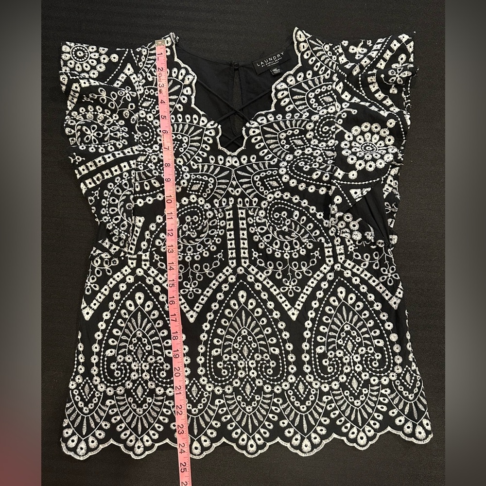 Laundry By Shelli Segal Black Top with White Embroidery - Picture 6 of 7